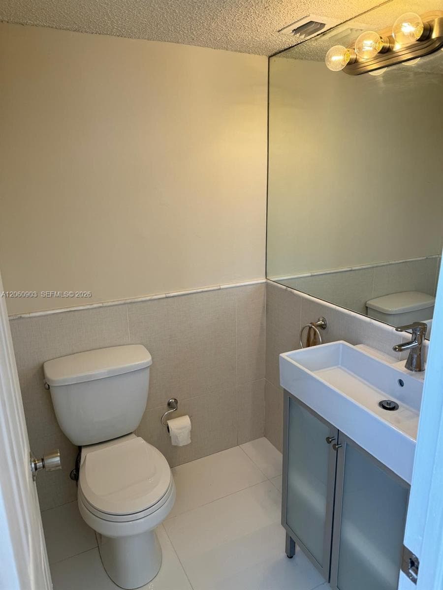 6045 NW 186th St # 309, Hialeah, FL 33015 photo 2