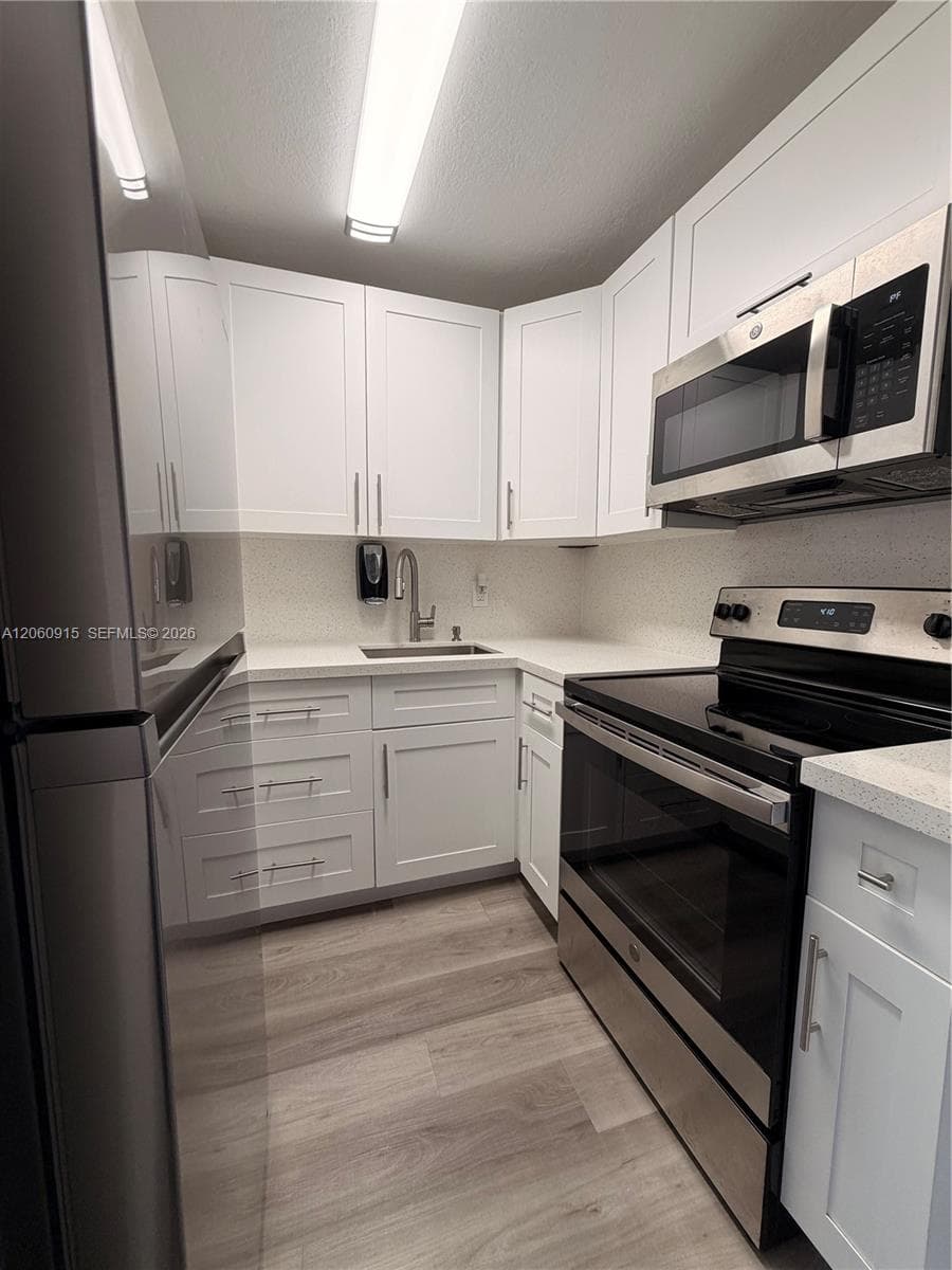 5050 NW 7th St # 511, Miami, FL 33126 photo 2