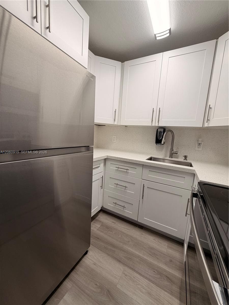 5050 NW 7th St # 511, Miami, FL 33126 photo 3