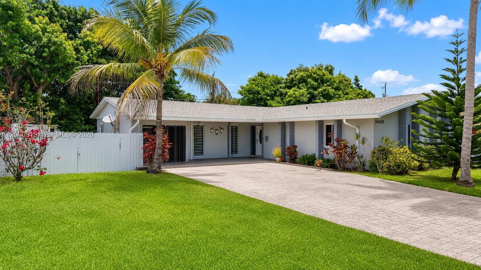 10615 SW 200th St, Cutler Bay, FL 33157 photo 2