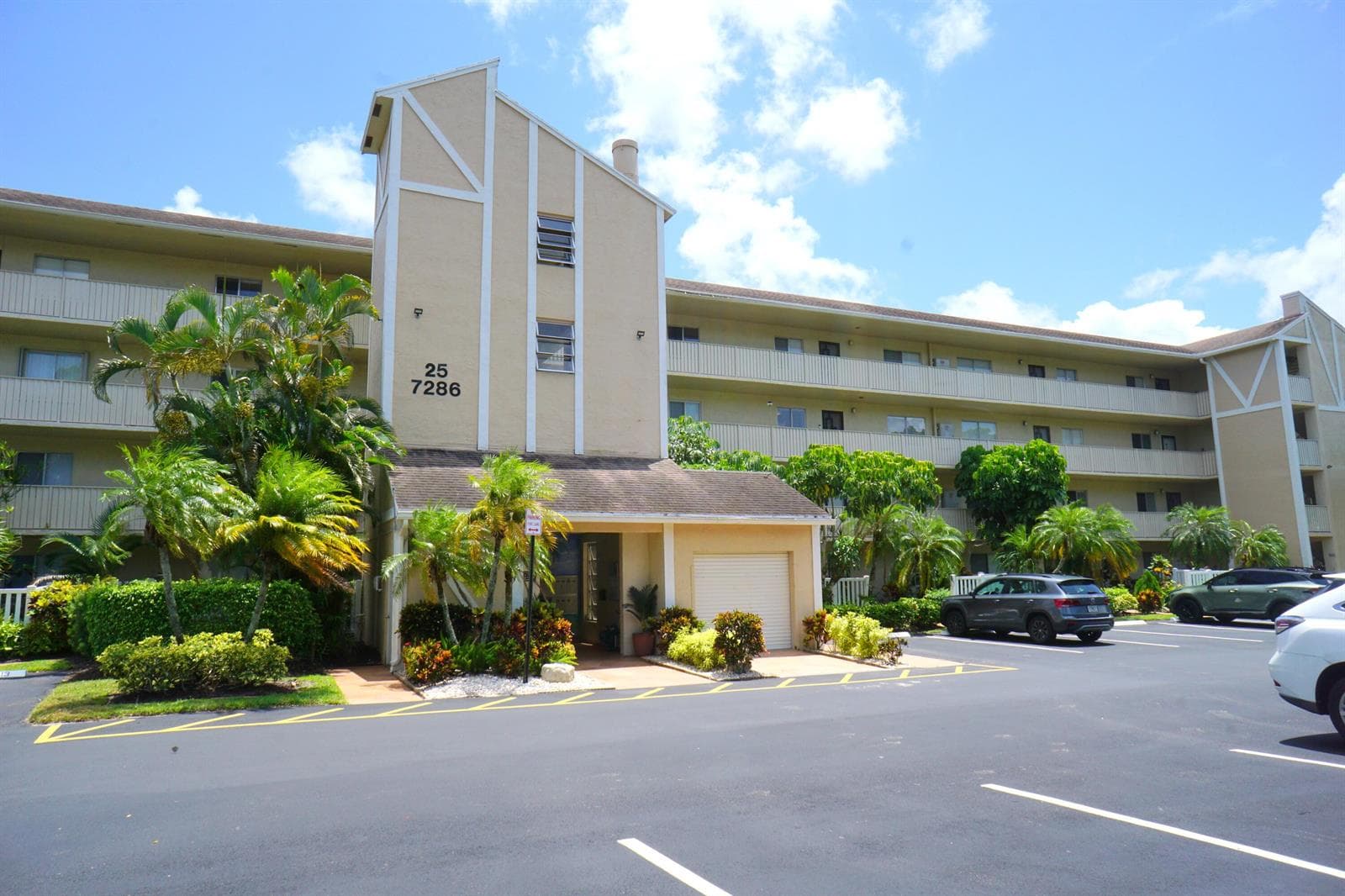 7286 HUNTINGTON Lane # 306, Delray Beach, FL 33446
