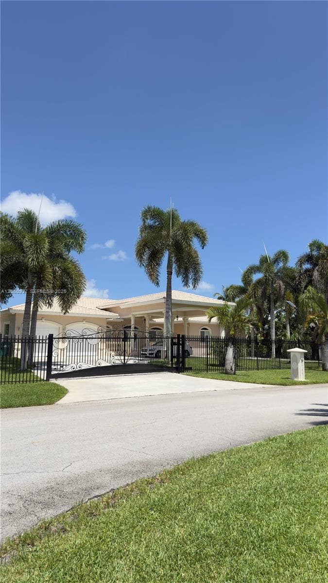 27803 SW 172nd Pl, Homestead, FL 33031