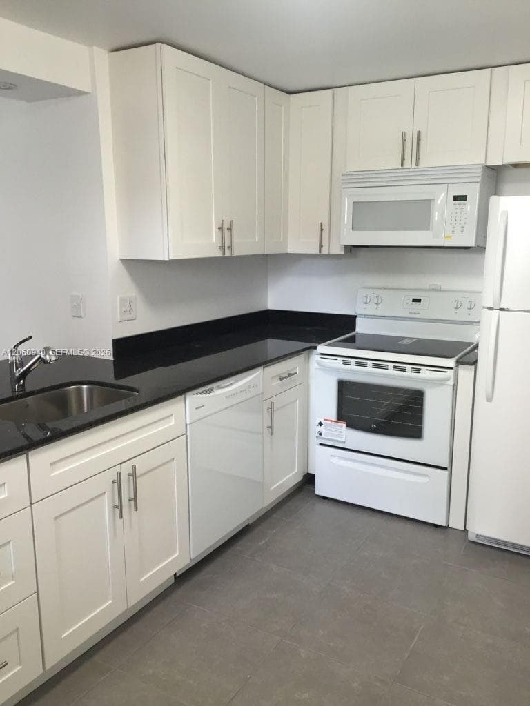 860 NE 209th Ter # 104-33, Miami, FL 33179 photo 2