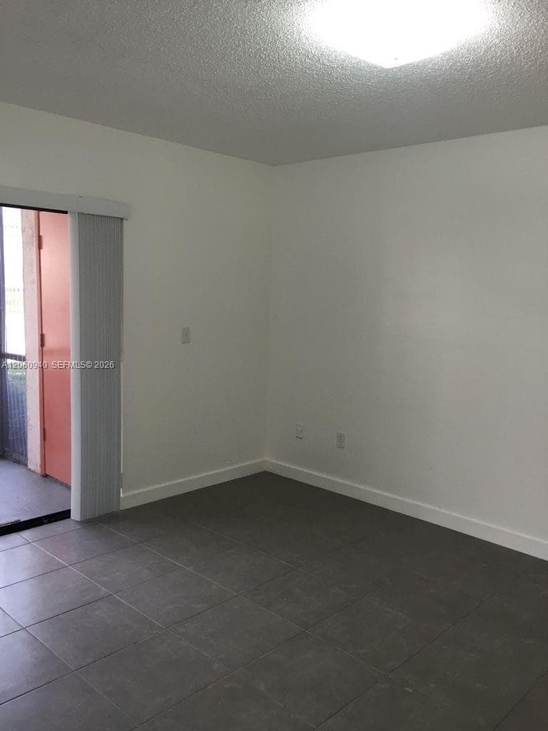 860 NE 209th Ter # 104-33, Miami, FL 33179 photo 4