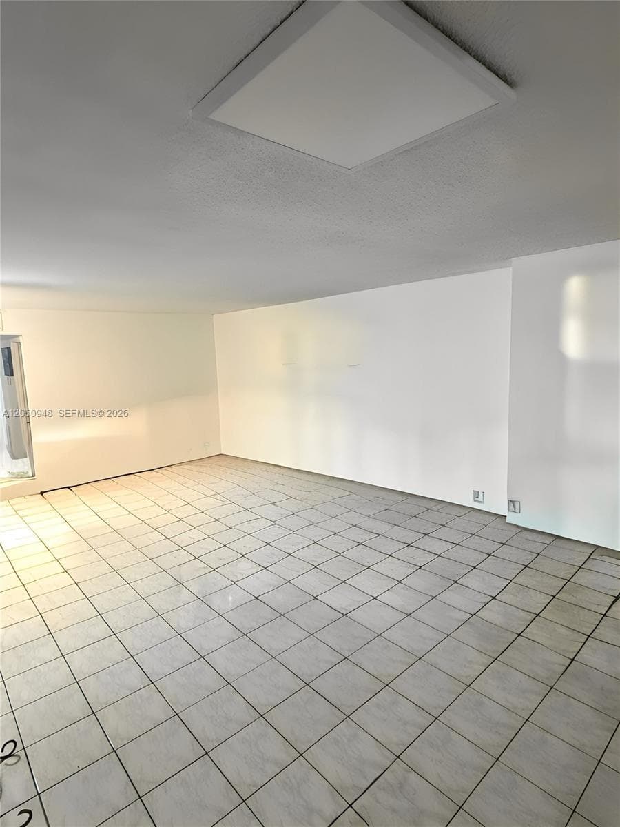 920 NE 199th St # 309-3J, Miami, FL 33179 photo 2