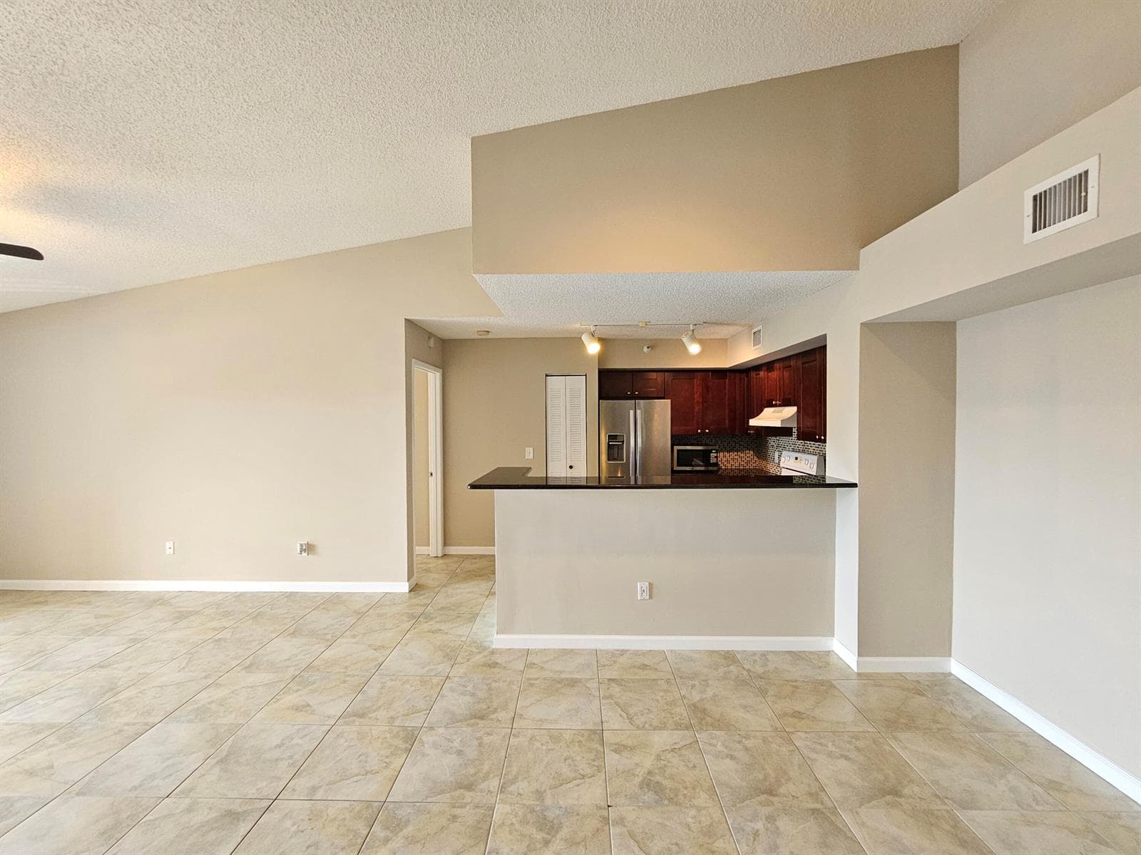 140 Yacht Club Way # 305, Hypoluxo, FL 33462 photo 5