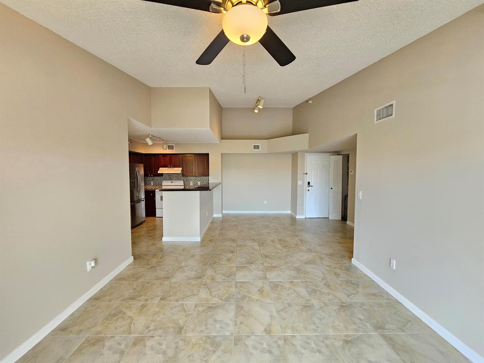 140 Yacht Club Way # 305, Hypoluxo, FL 33462 photo 4