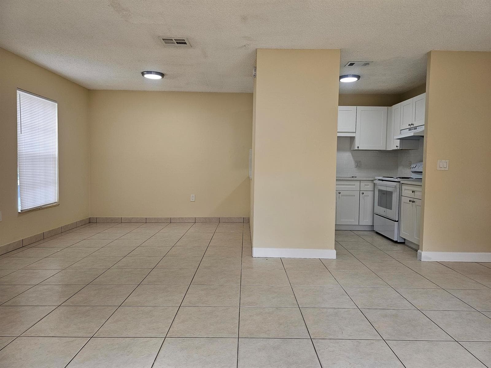 5836 S 37TH Court, FL 33463 photo 4