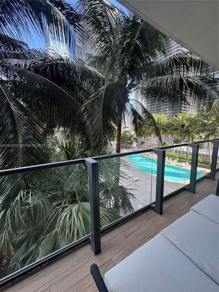 88 SW 7th St # 805, Miami, FL 33130