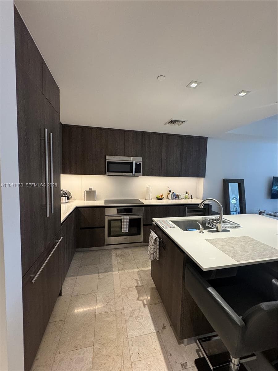 88 SW 7th St # 805, Miami, FL 33130 photo 5