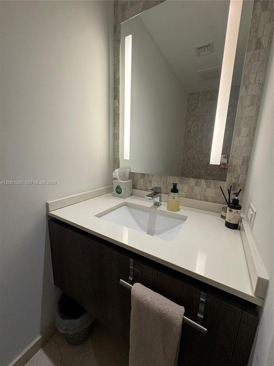 88 SW 7th St # 805, Miami, FL 33130 photo 4