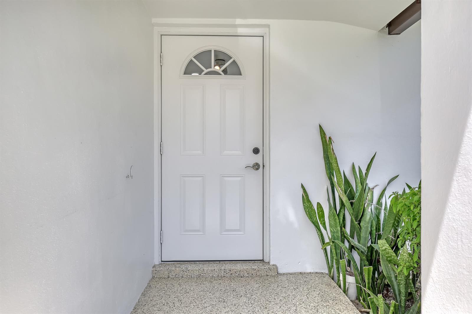 2940 Crosley Drive E, West Palm Beach, FL 33415 photo 2