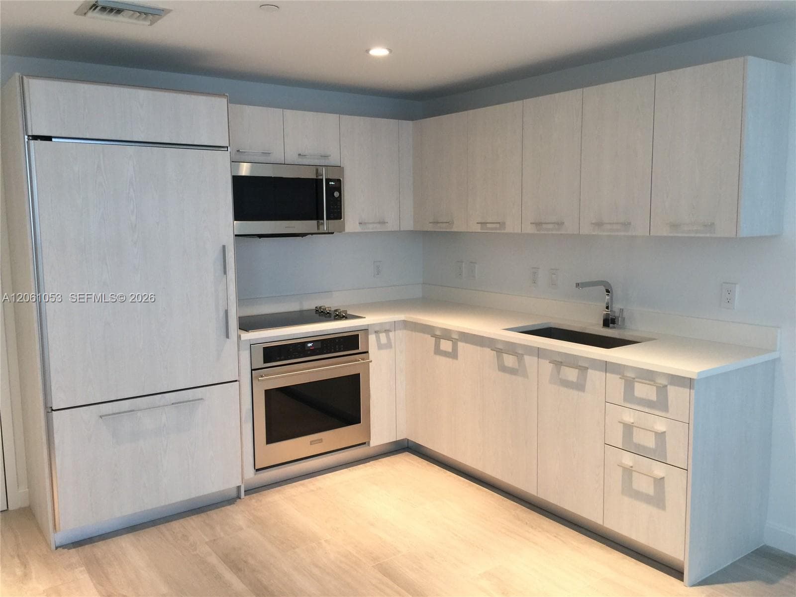 45 SW 9 st # 1607, Miami, FL 33131