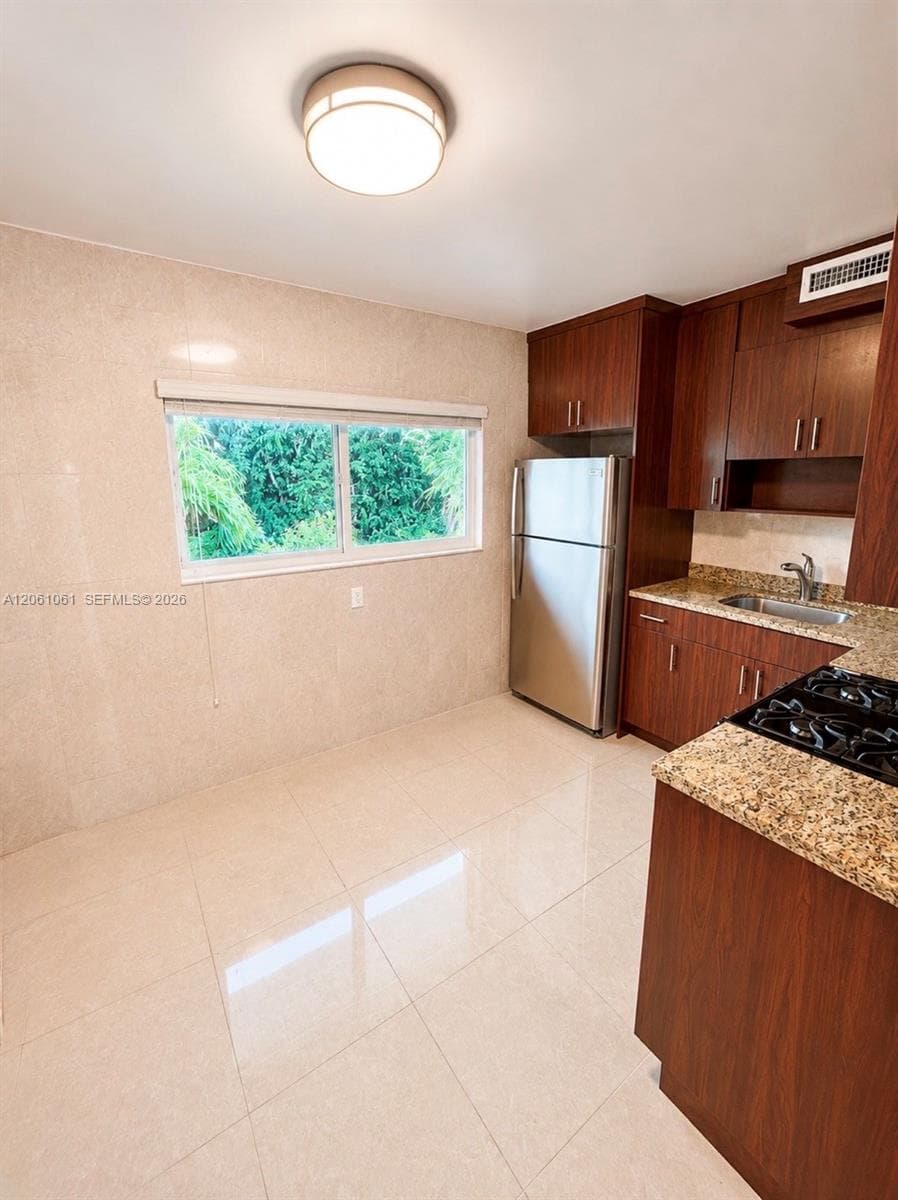 1050 94th St # 4, Bay Harbor Islands, FL 33154 photo 2