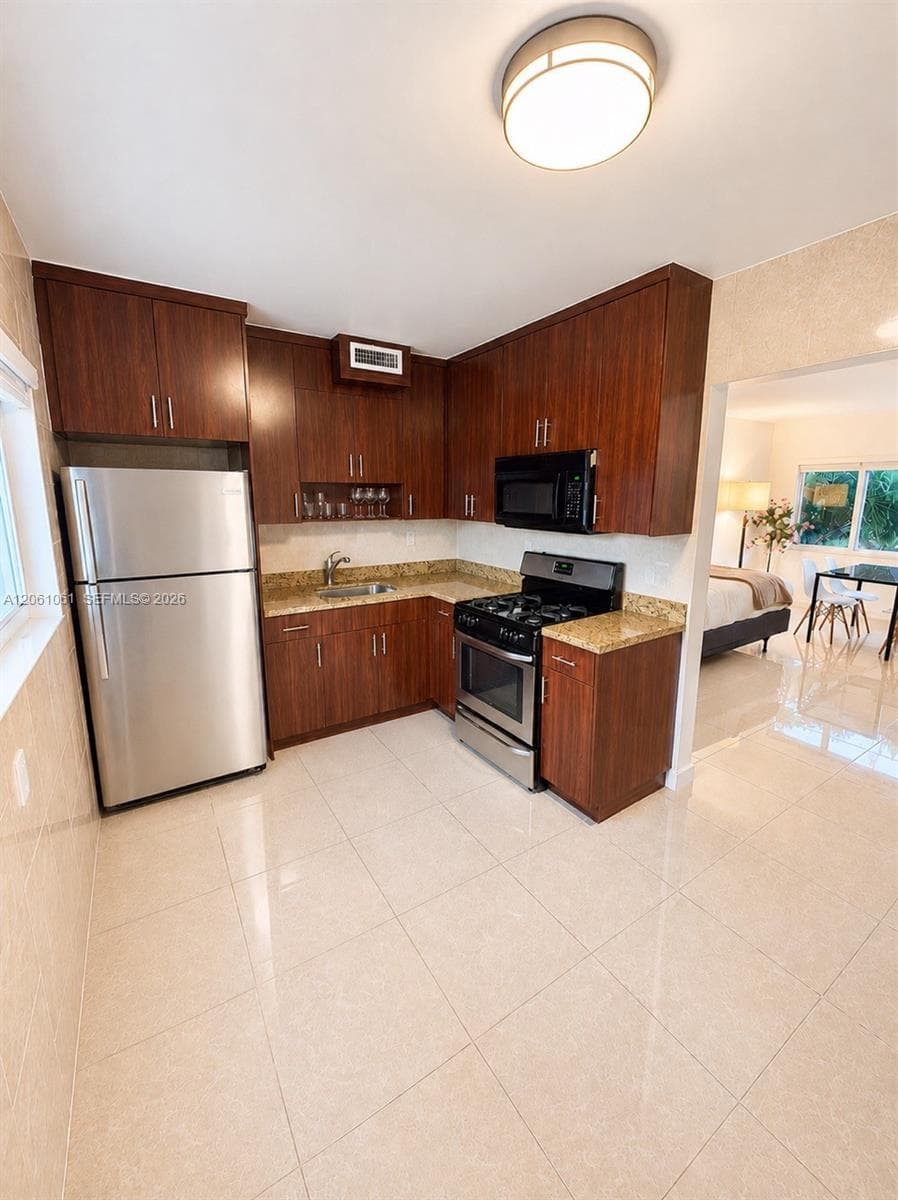 1050 94th St # 4, Bay Harbor Islands, FL 33154