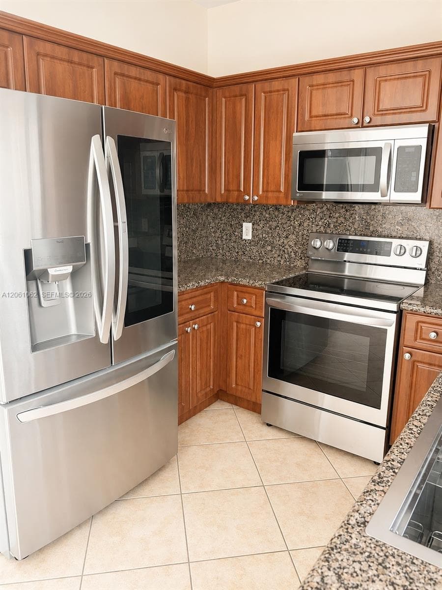 8508 NW 141st Ter # 501, Miami Lakes, FL 33016 photo 2