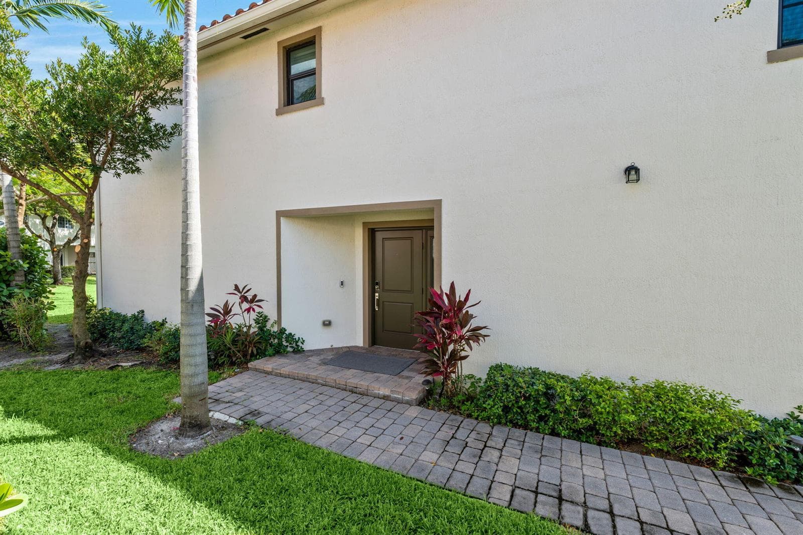 6001 Woods Edge Circle, Riviera Beach, FL 33410 photo 2