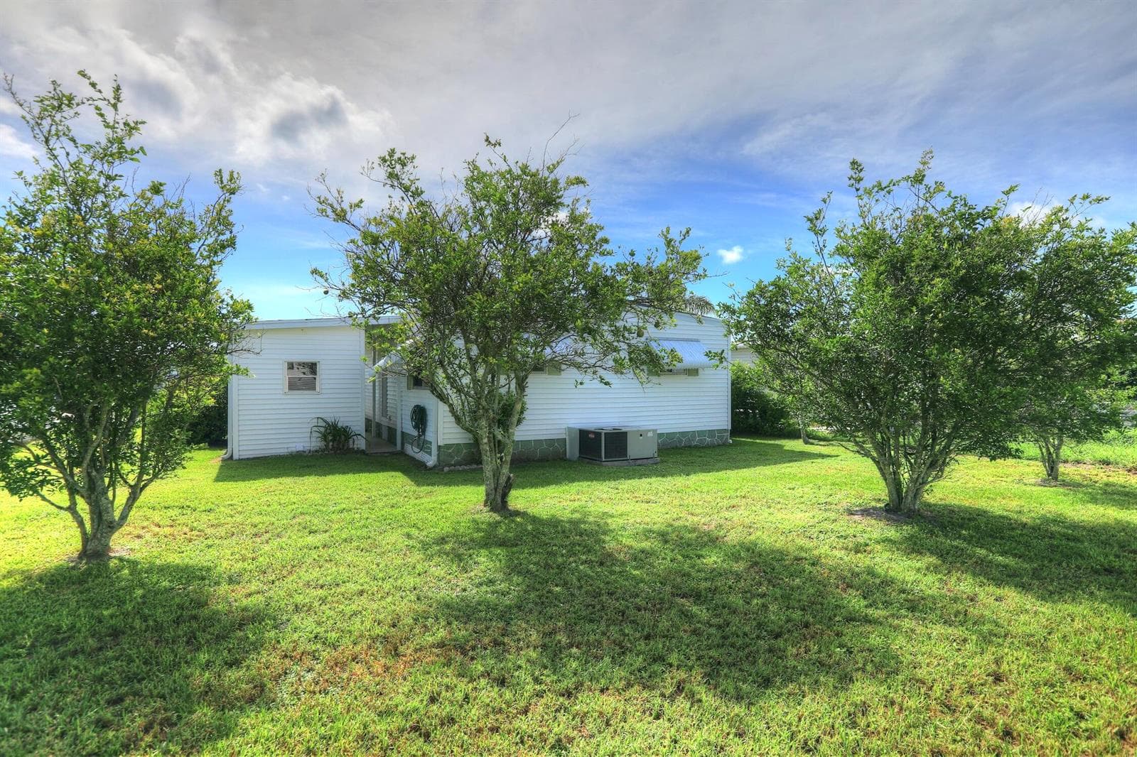 912 Oriole Circle, Barefoot Bay, FL 32976 photo 2