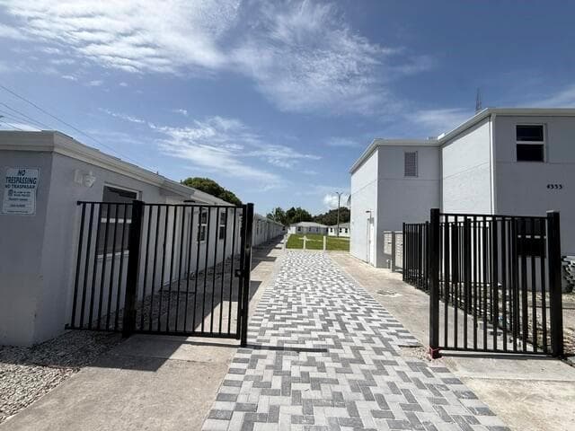 4393 Windsor Avenue # 20, West Palm Beach, FL 33407