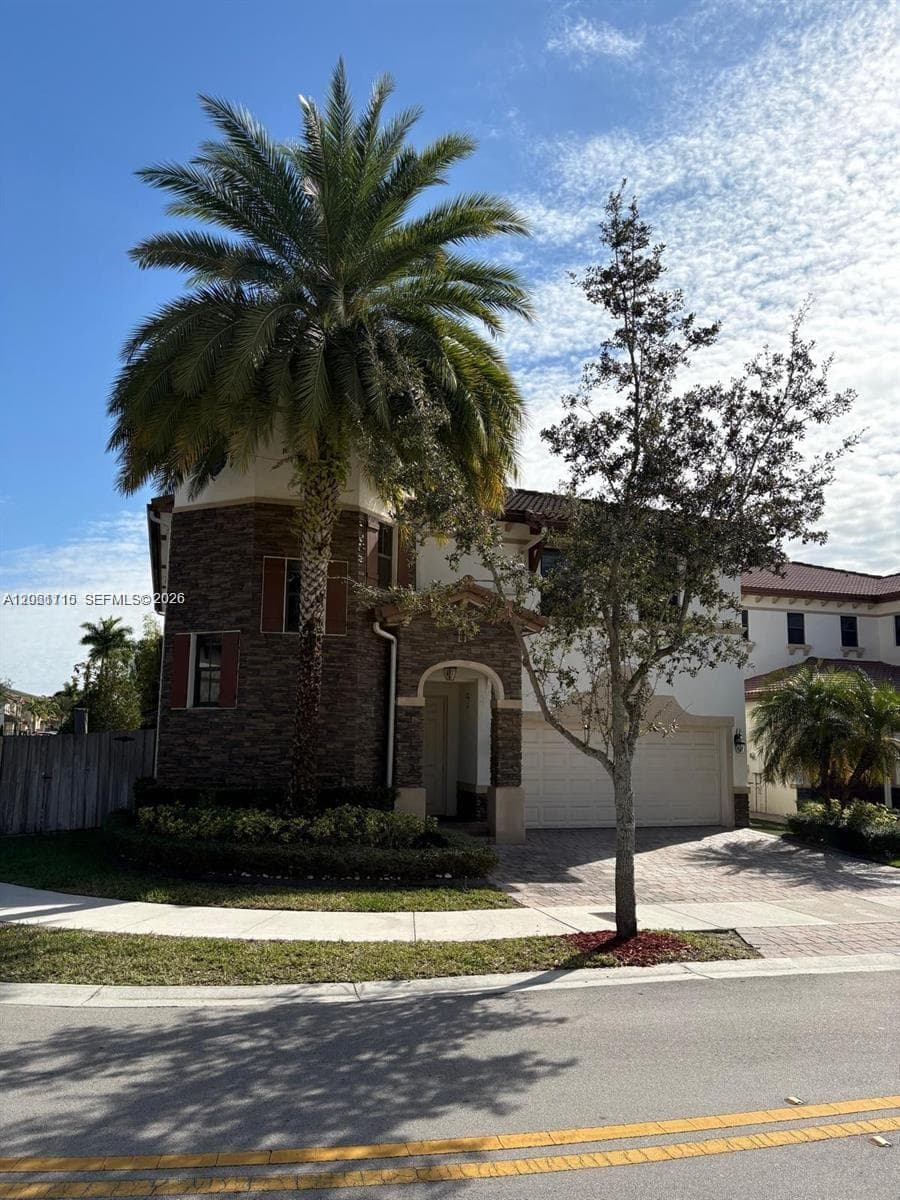 8925 NW 99th Ct, Doral, FL 33178 photo 3