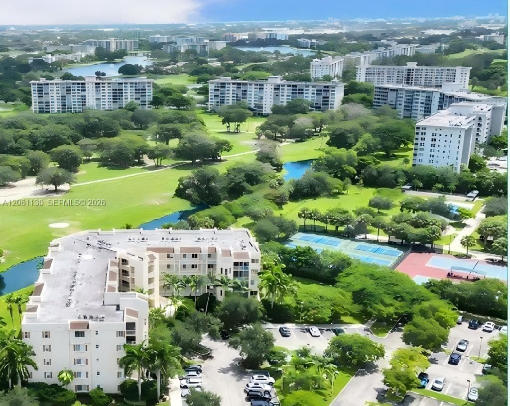3500 Oaks Clubhouse Dr # 207, Pompano Beach, FL 33069