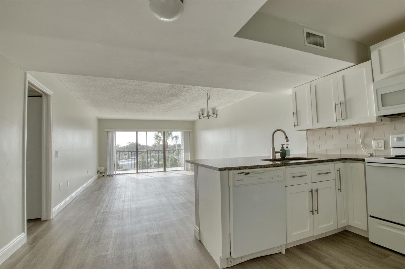4254 D Este Court # 304, Lake Worth, FL 33467 photo 3