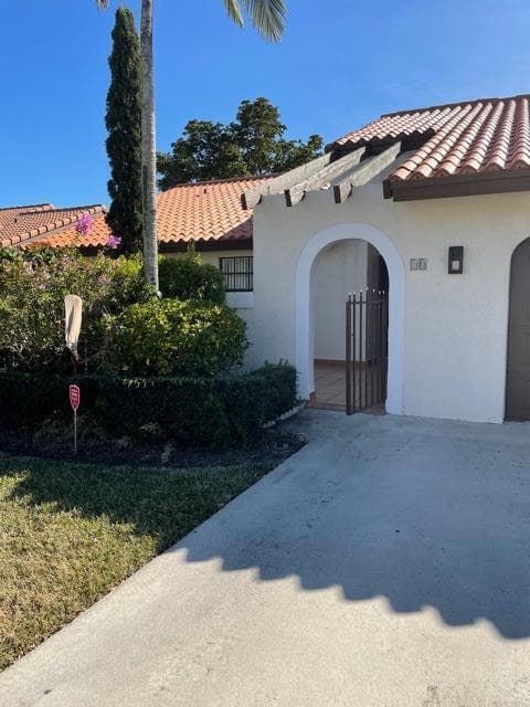 10 COLUMBIA Court, Deerfield Beach, FL 33442 photo 2