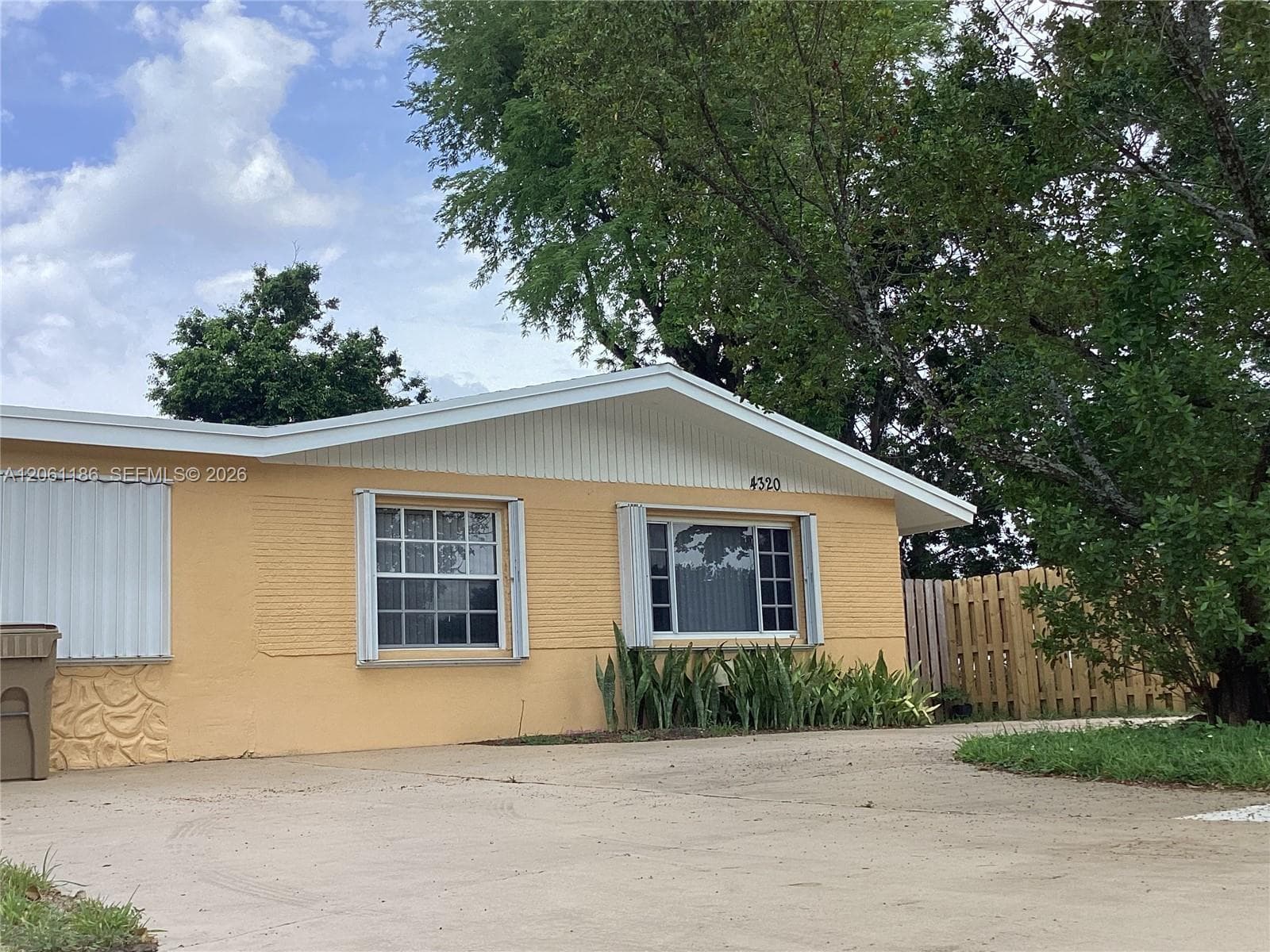 4320 SW 56th Ave, Davie, FL 33314 photo 2