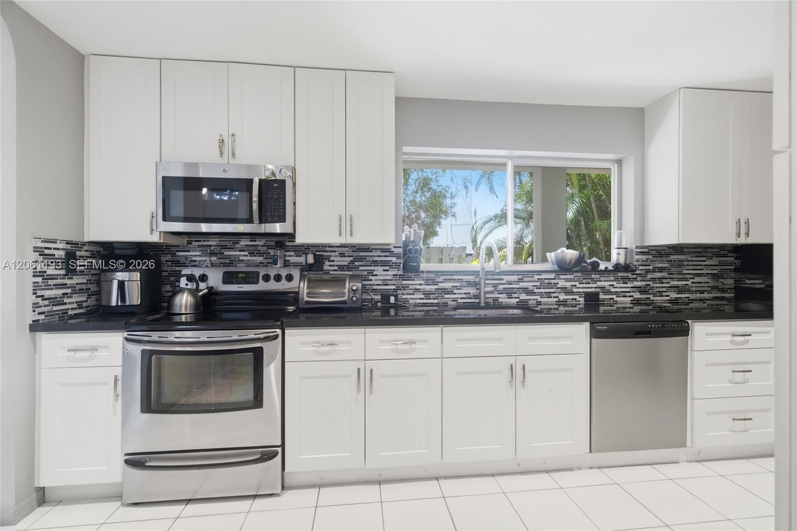 21221 NE 3rd Ct, Miami, FL 33179 photo 5