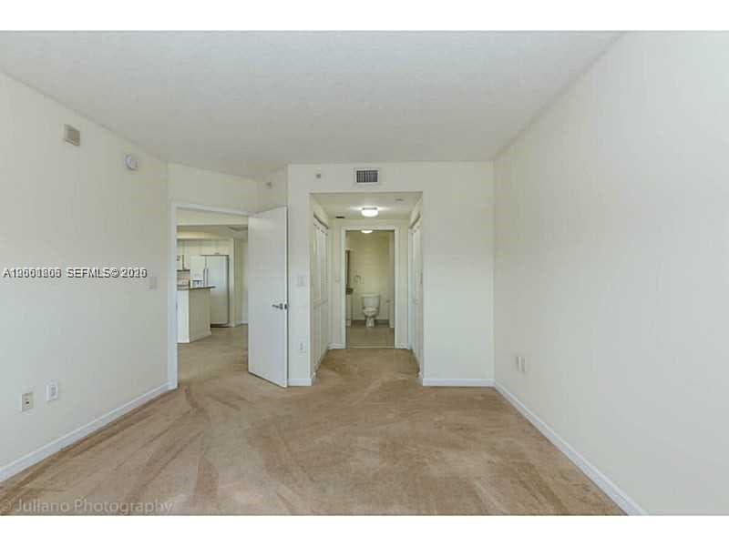 19501 W Country Club Dr # 2205, Aventura, FL 33180 photo 4
