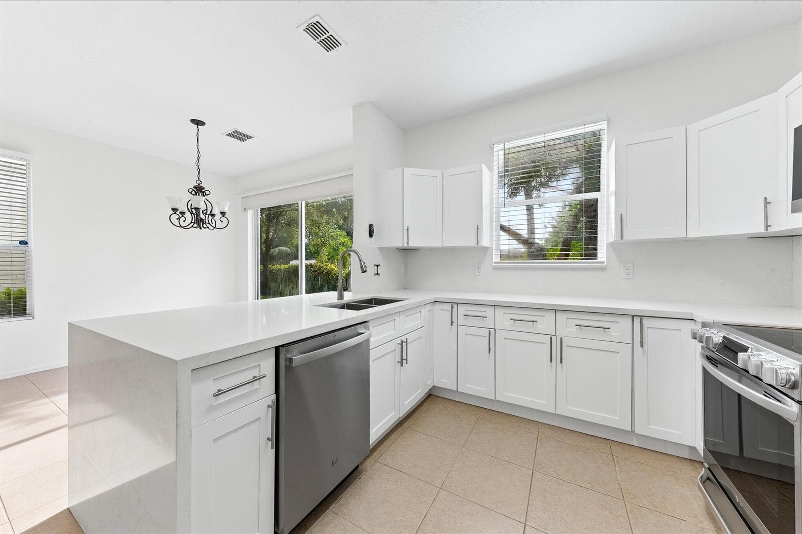 402 SEMINOLE PALMS Drive # 402, FL 33463 photo 2