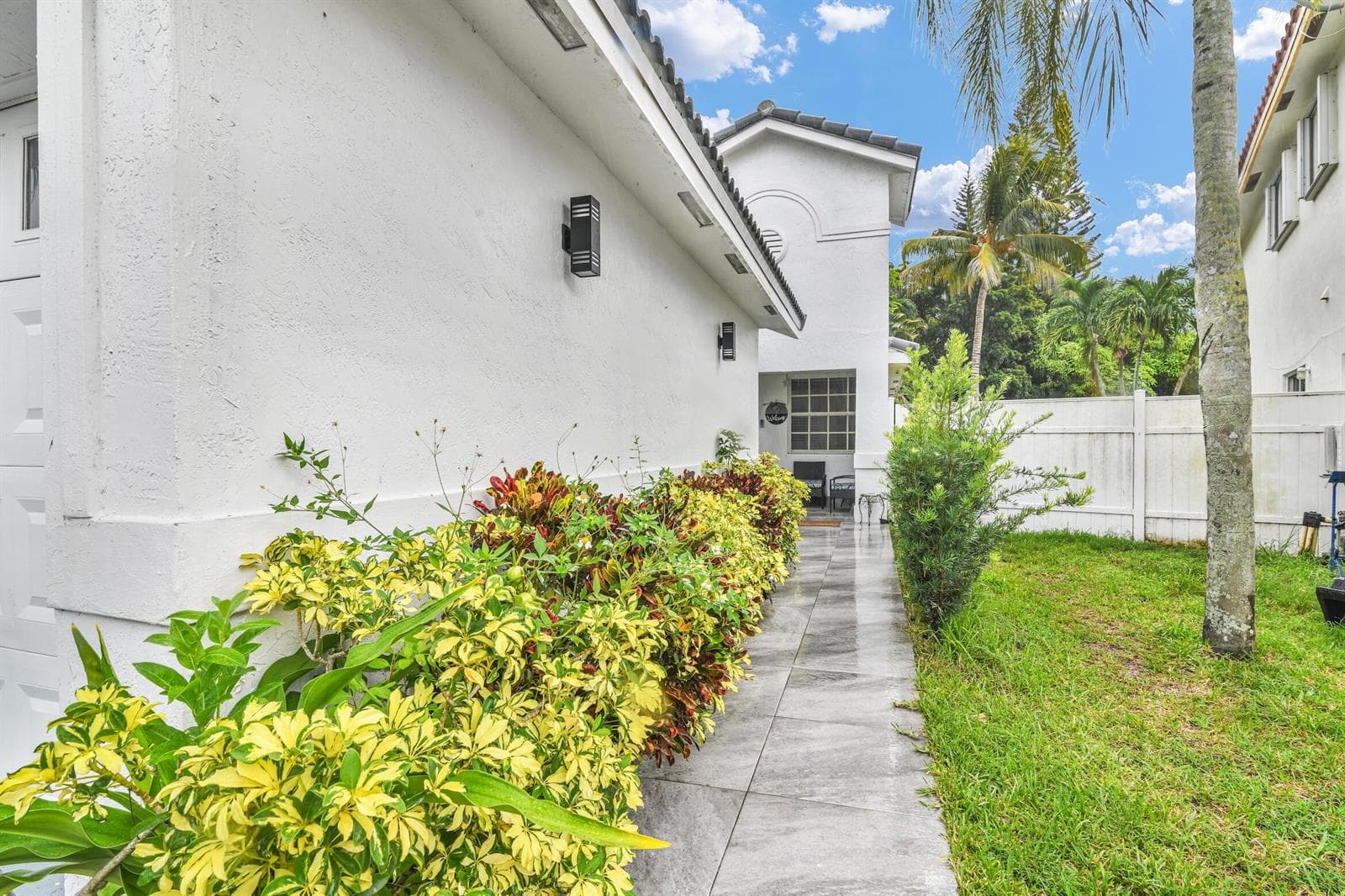 651 SW 176TH Avenue, Pembroke Pines, FL 33029 photo 2