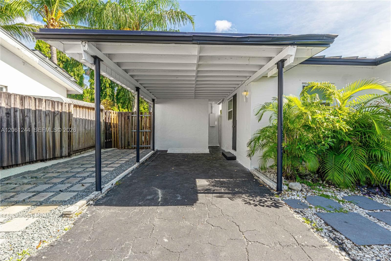 731 NE 16th St, Fort Lauderdale, FL 33304 photo 3