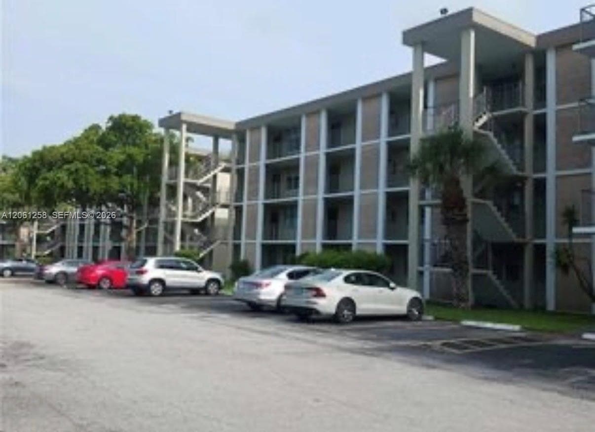 3001 NW 48th Ave # 244, Lauderdale Lakes, FL 33313