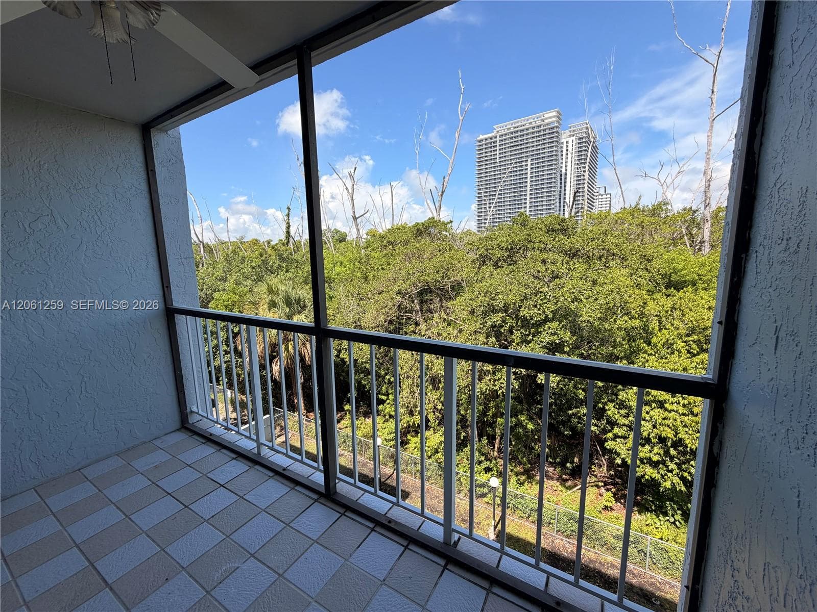 16518 NE 26th Ave # 403, North Miami Beach, FL 33160 photo 2