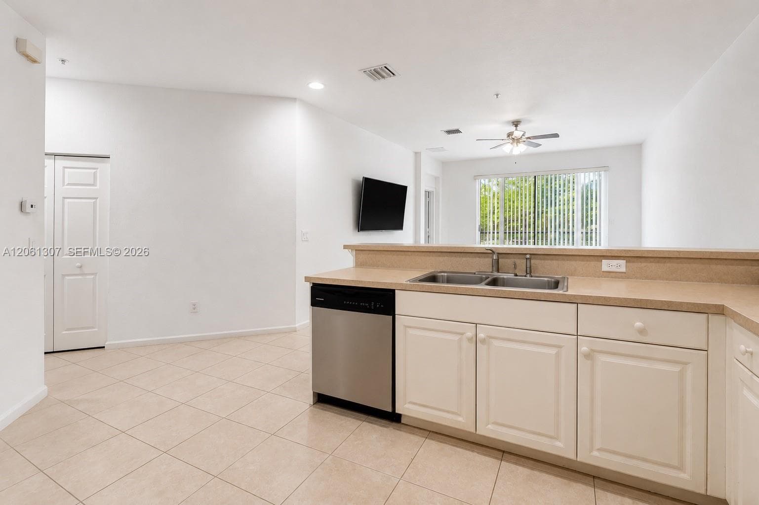 1925 Marsh Harbor Dr # 204, Riviera Beach, FL 33404 photo 2