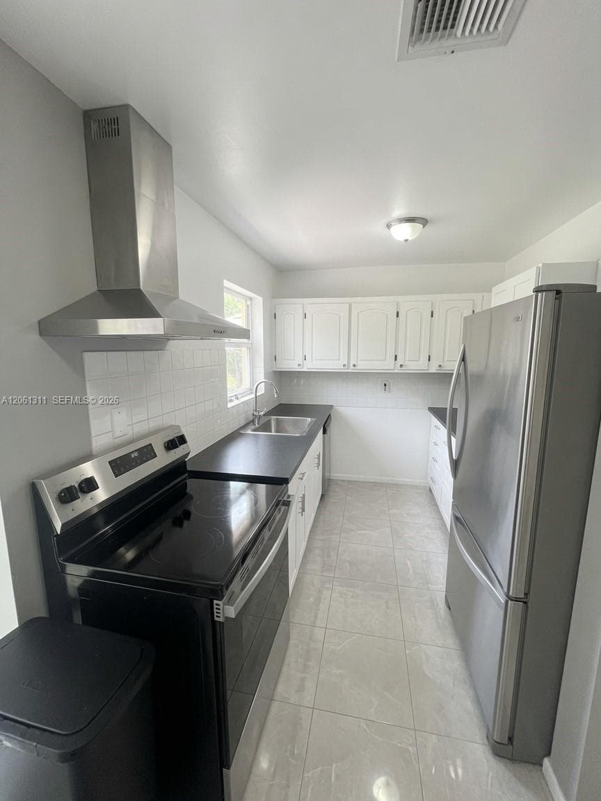240 NE 23rd Ct, Pompano Beach, FL 33060 photo 4