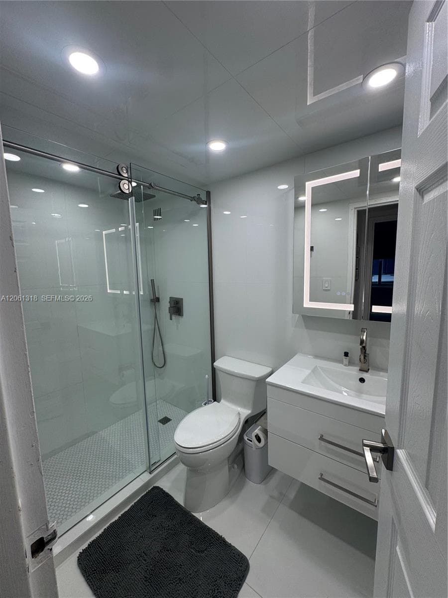 5401 Collins Ave # 334, Miami Beach, FL 33140 photo 2