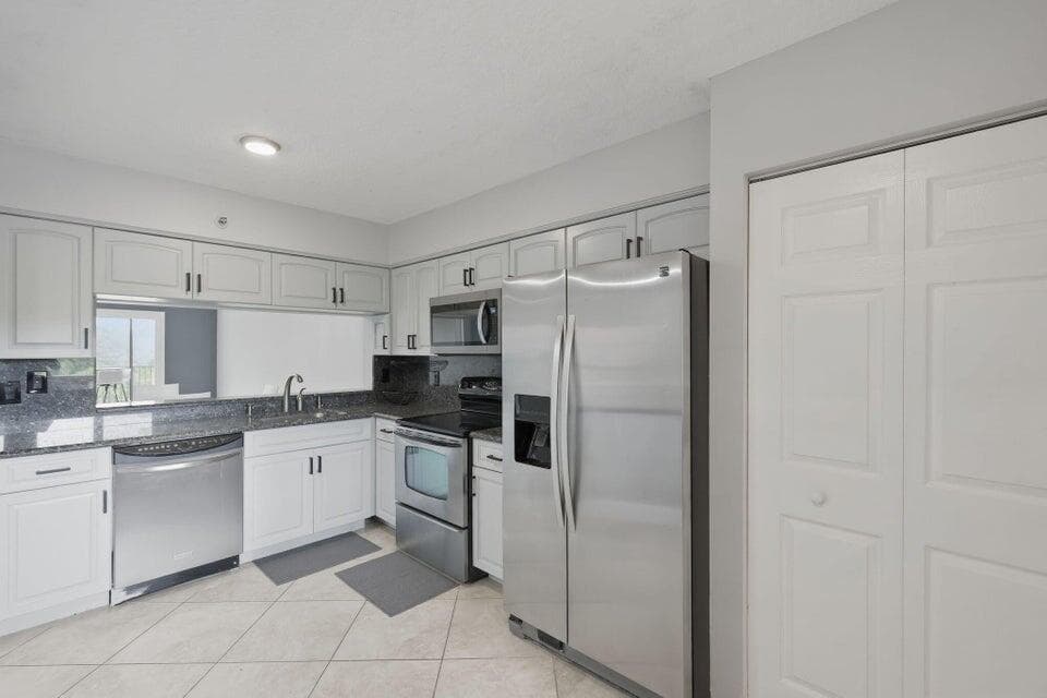2206 S Cypress Bend Drive # 401, Pompano Beach, FL 33069 photo 2