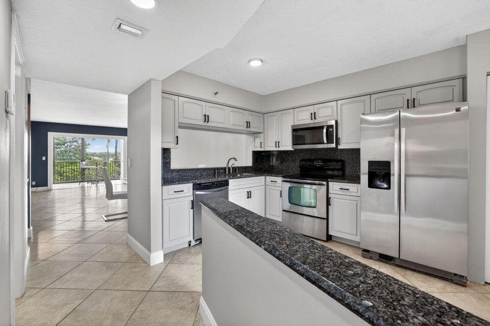 2206 S Cypress Bend Drive # 401, Pompano Beach, FL 33069 photo 4