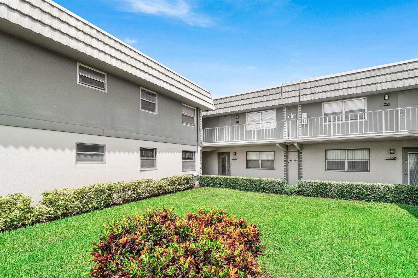 737 FLANDERS P Drive, Delray Beach, FL 33484 photo 2