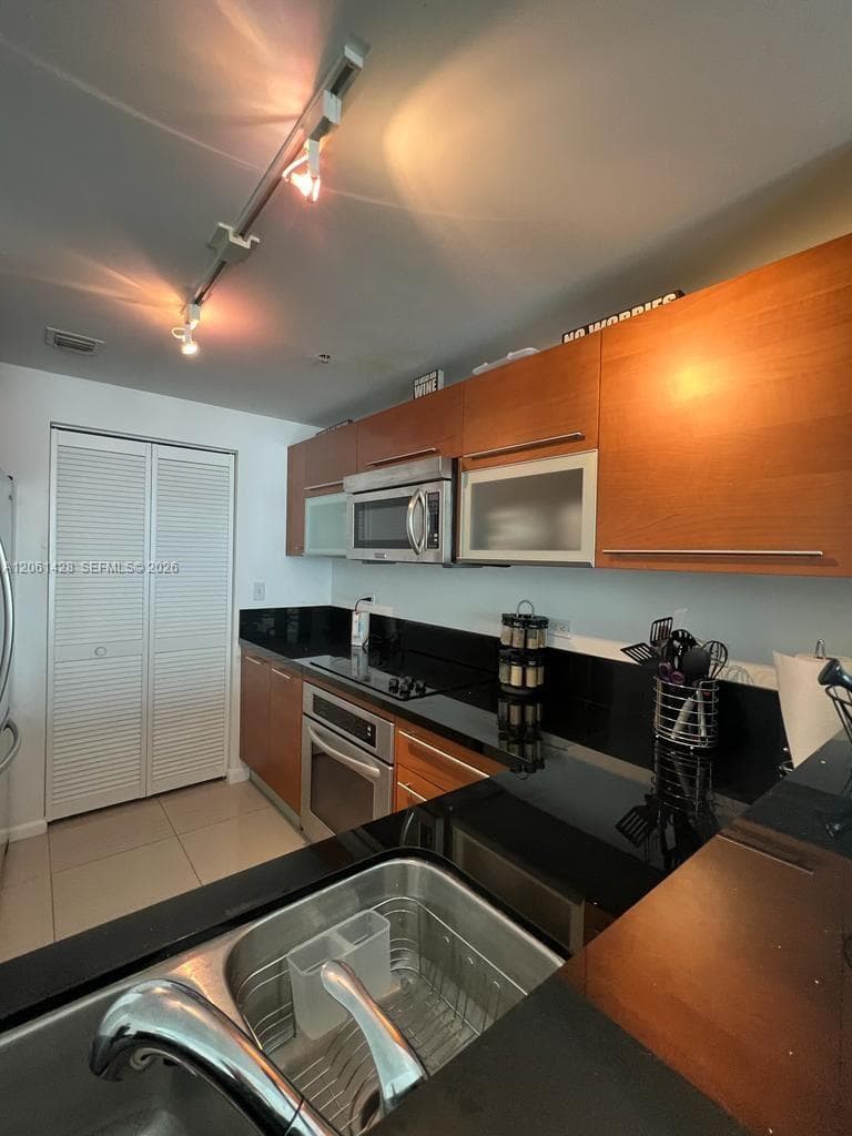 253 NE 2nd St # 3806, Miami, FL 33132 photo 4