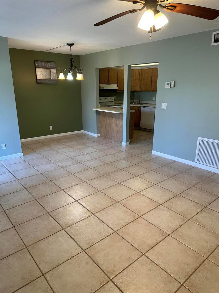 436 PINE GLEN Lane # D-1, FL 33463 photo 3
