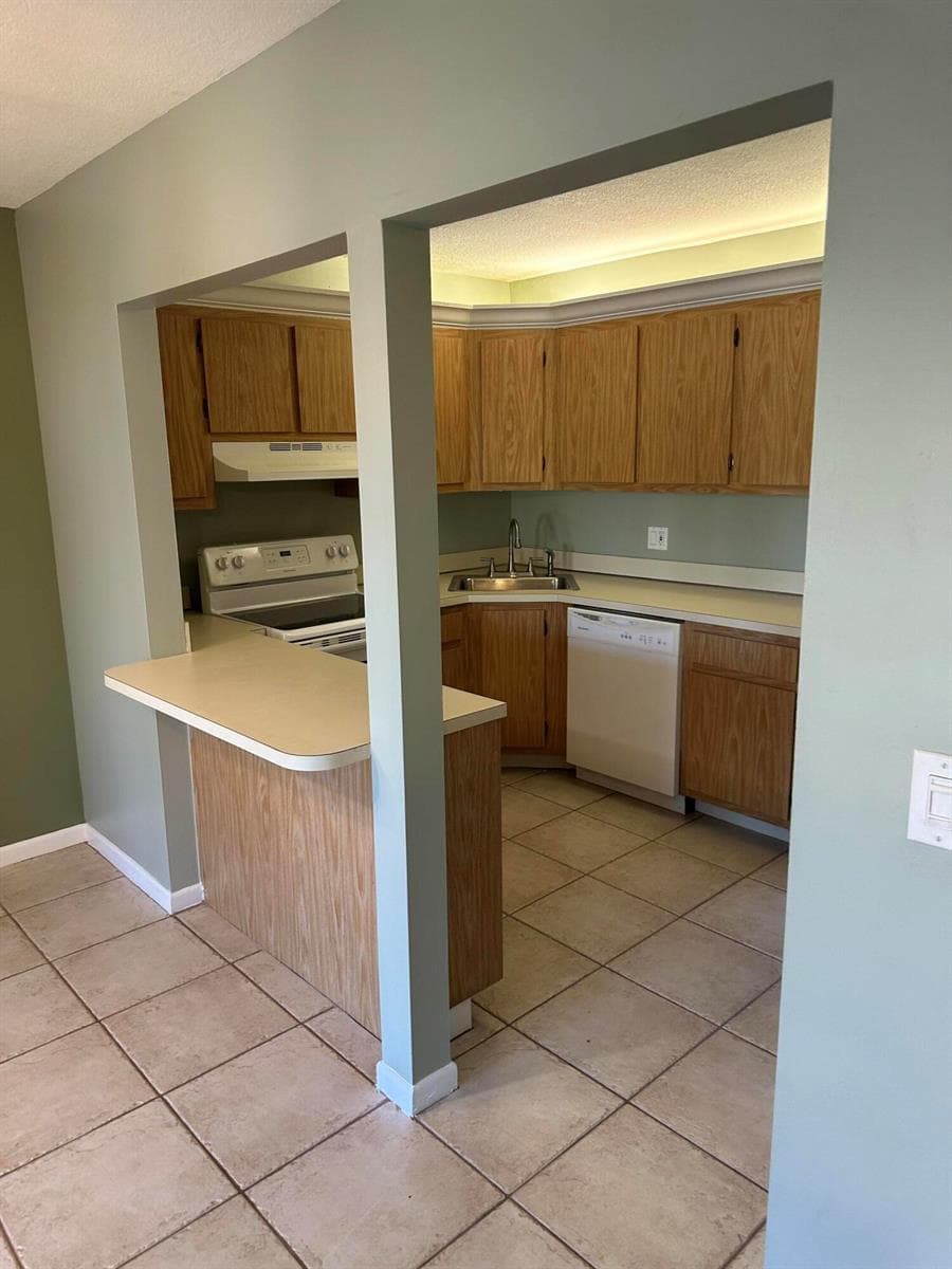 436 PINE GLEN Lane # D-1, FL 33463 photo 4