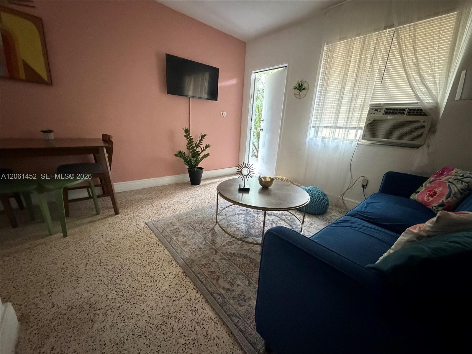 461 SW 6th St # 4, Miami, FL 33130