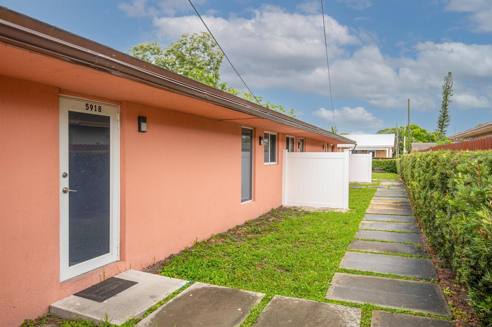 5918 Pierce Street, Hollywood, FL 33021