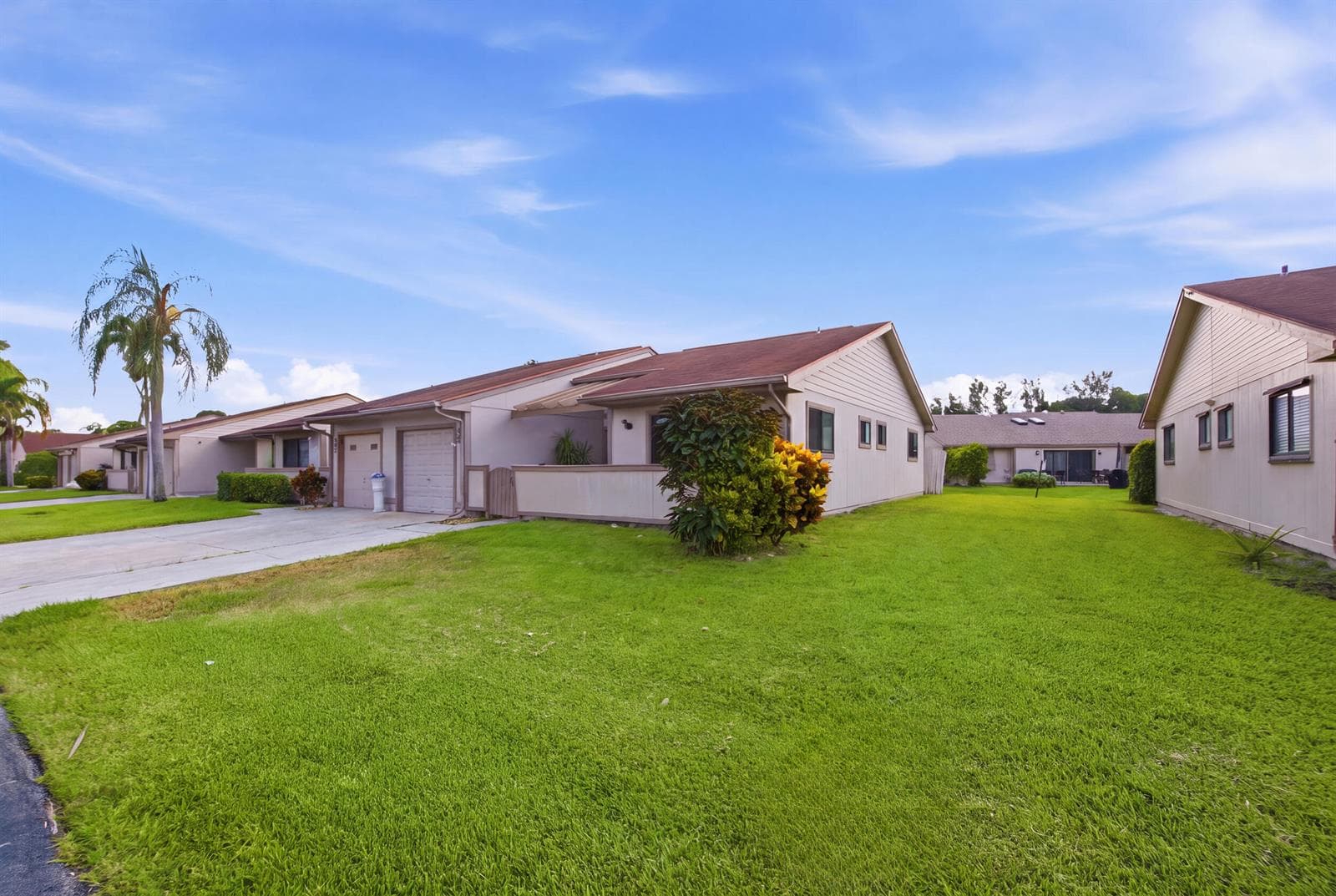 18 WINCHMORE Lane, Boynton Beach, FL 33426 photo 3