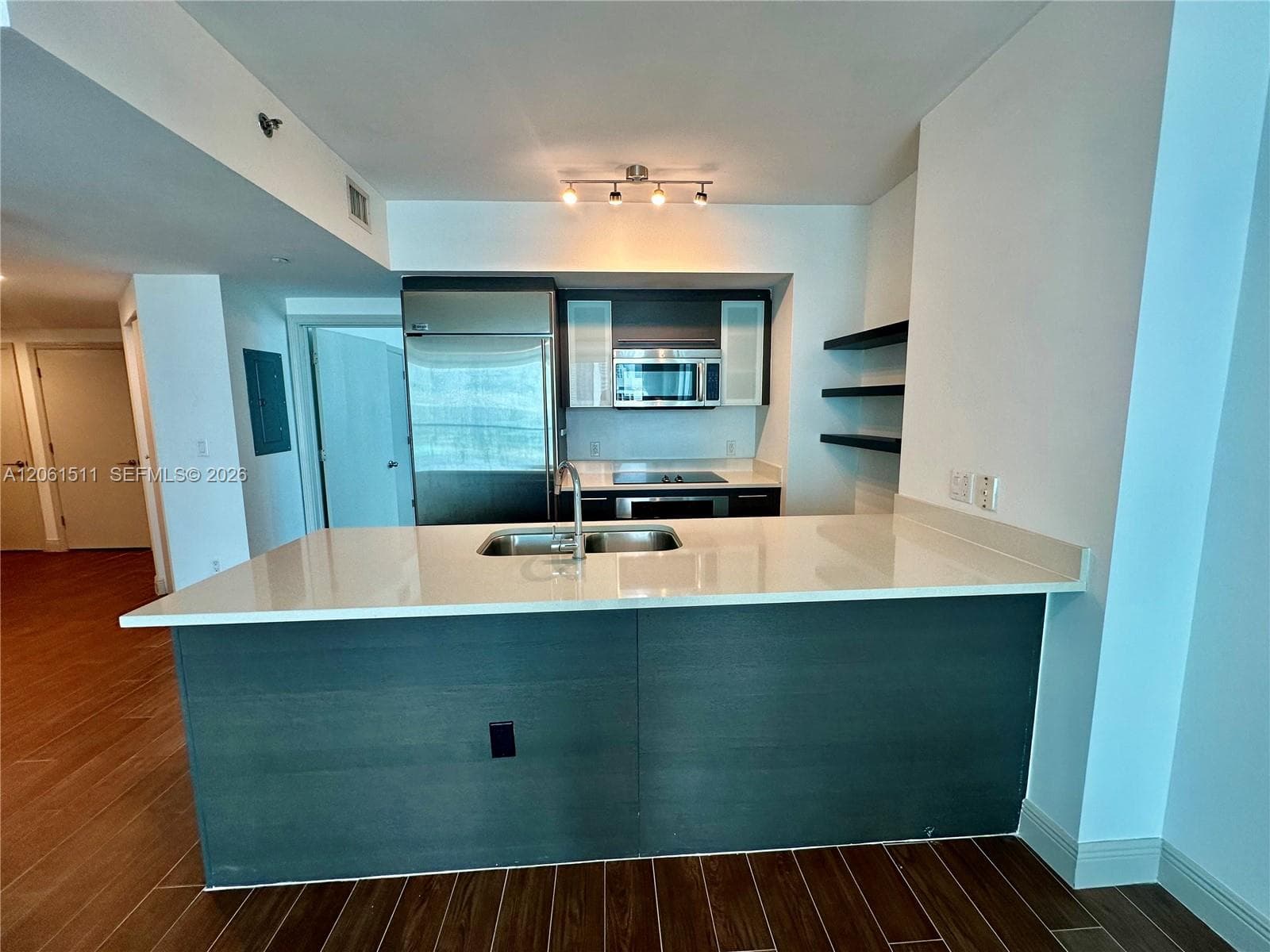 500 Brickell Ave # 2407, Miami, FL 33131 photo 4