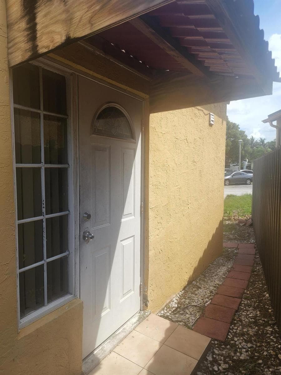 2430 SW 82ND Terrace, Miramar, FL 33025 photo 3