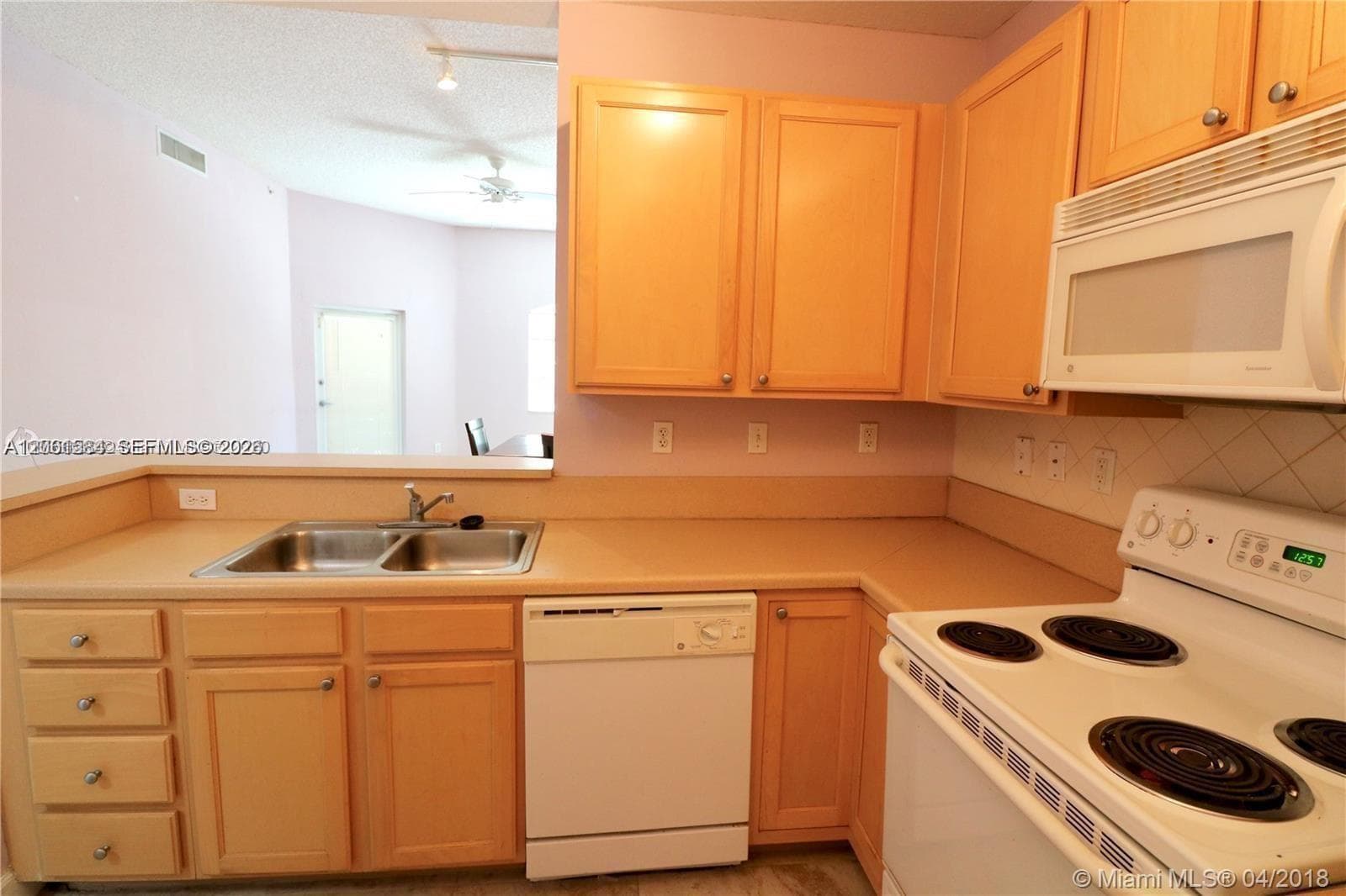 6001 SW 70th St # 117, South Miami, FL 33143 photo 3